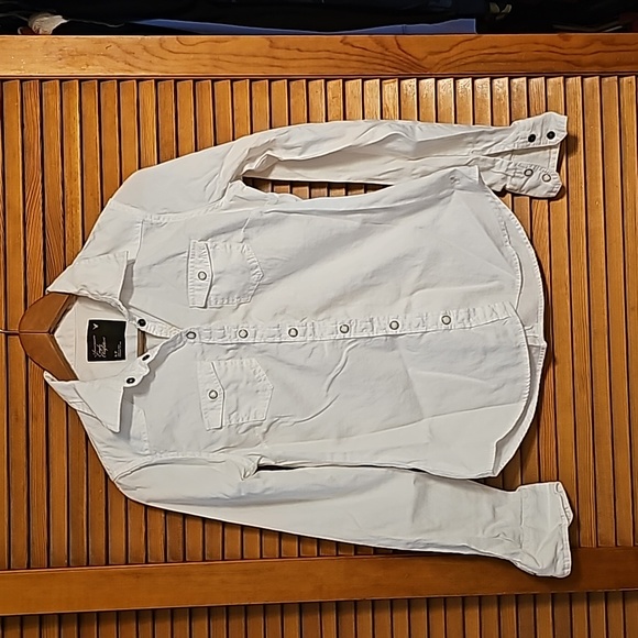 American Eagle Outfitters Tops - Ladie's American Eagle Button-down